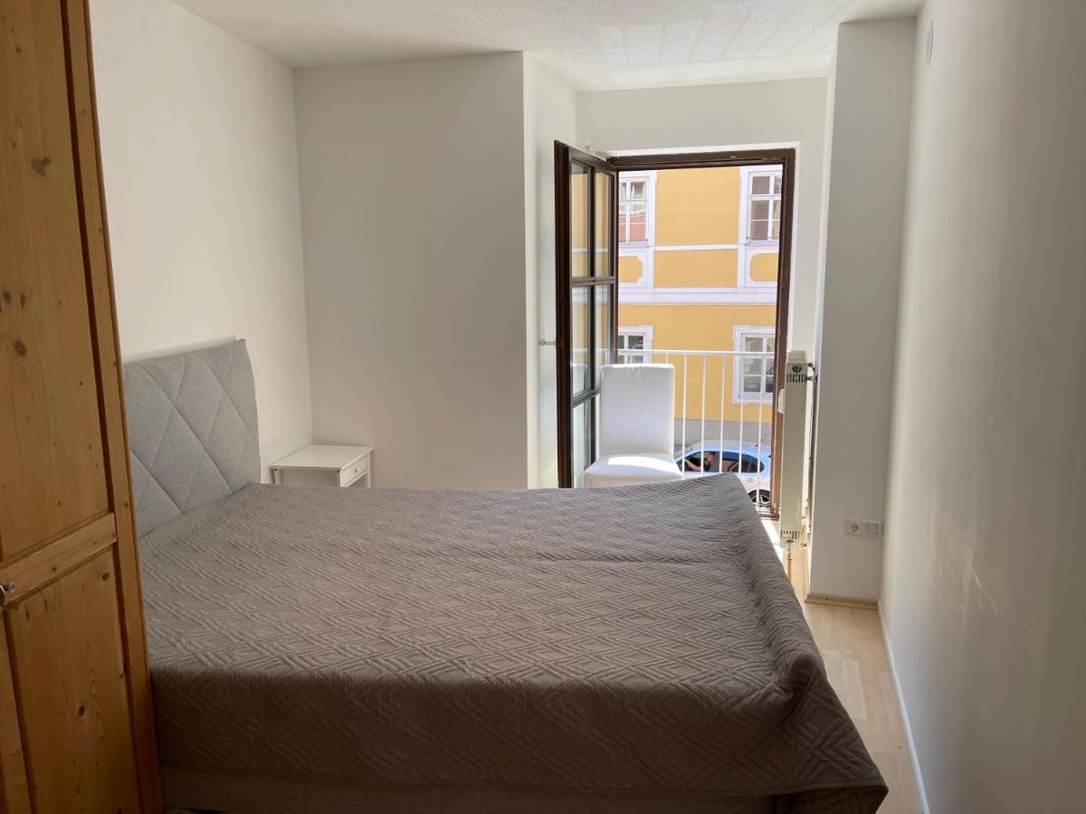 Helle Zwei-Zimmer-Stadt-Wohnung Am Bismarkplatz Mit Tiefgarage Landshut Exterior photo